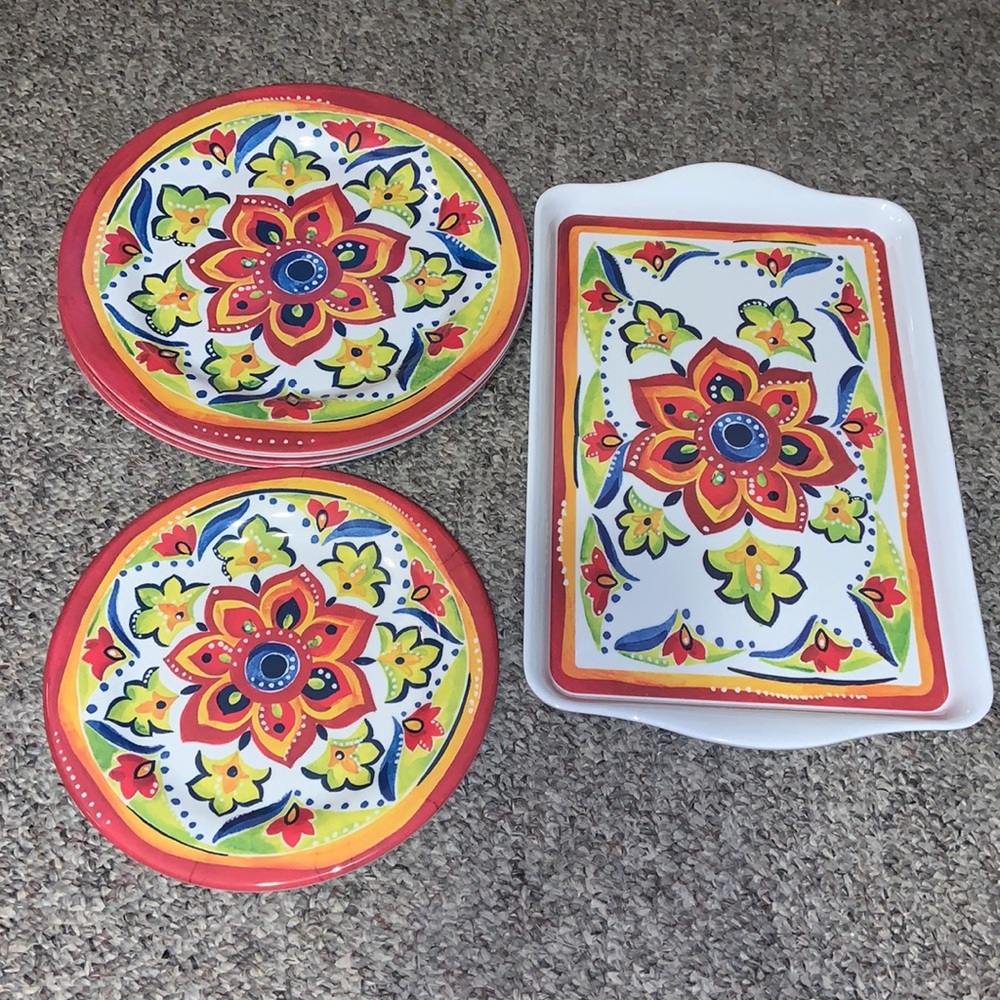 👙NWT Plastic Colorful Dinnerware Bundle